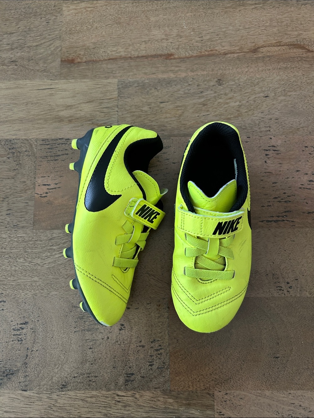 Nike Kids Neon Yellow and Black Soccer Cleats Size 11C